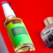 Cutie Cadou Karoma 3 piese, Parfum rufe Forest Fresh, 200 ml, Odorizant auto Bamboo, 50 ml si Odorizant camera cu bete ratan Joy, 50 ml