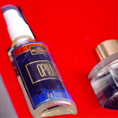 Cutie Cadou Karoma 3 piese, Parfum rufe Ocean, 200 ml, Odorizant auto Opium, 50 ml si Odorizant camera cu bete ratan Cool, 50 ml